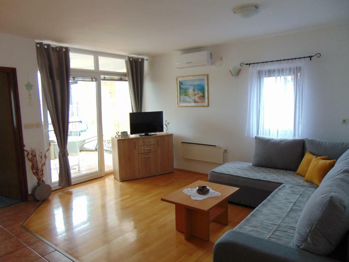Apartment Mia Malinska Exteriör bild